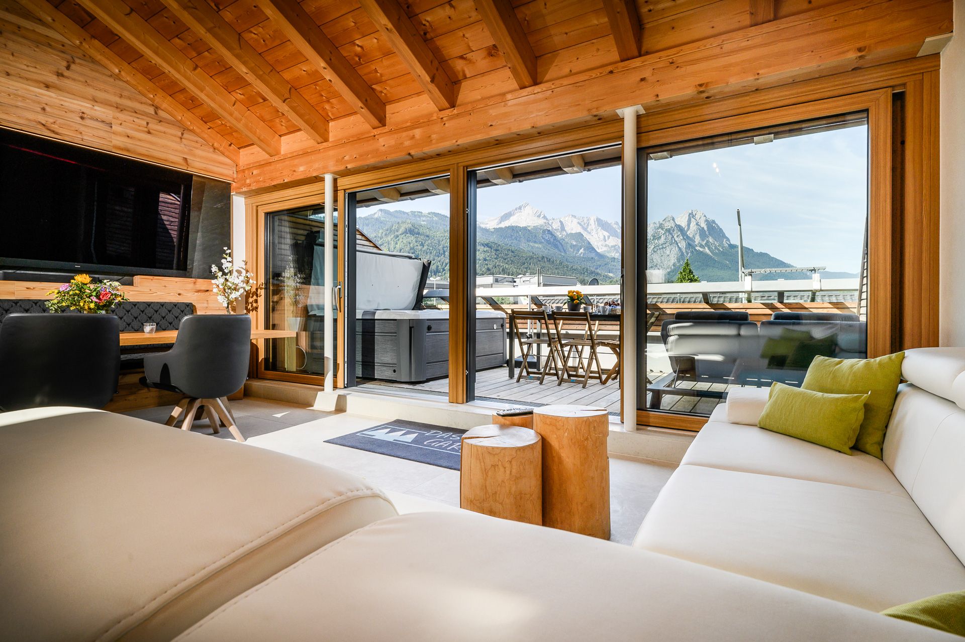 Wohnzimmer Panorama © Das Garmisch