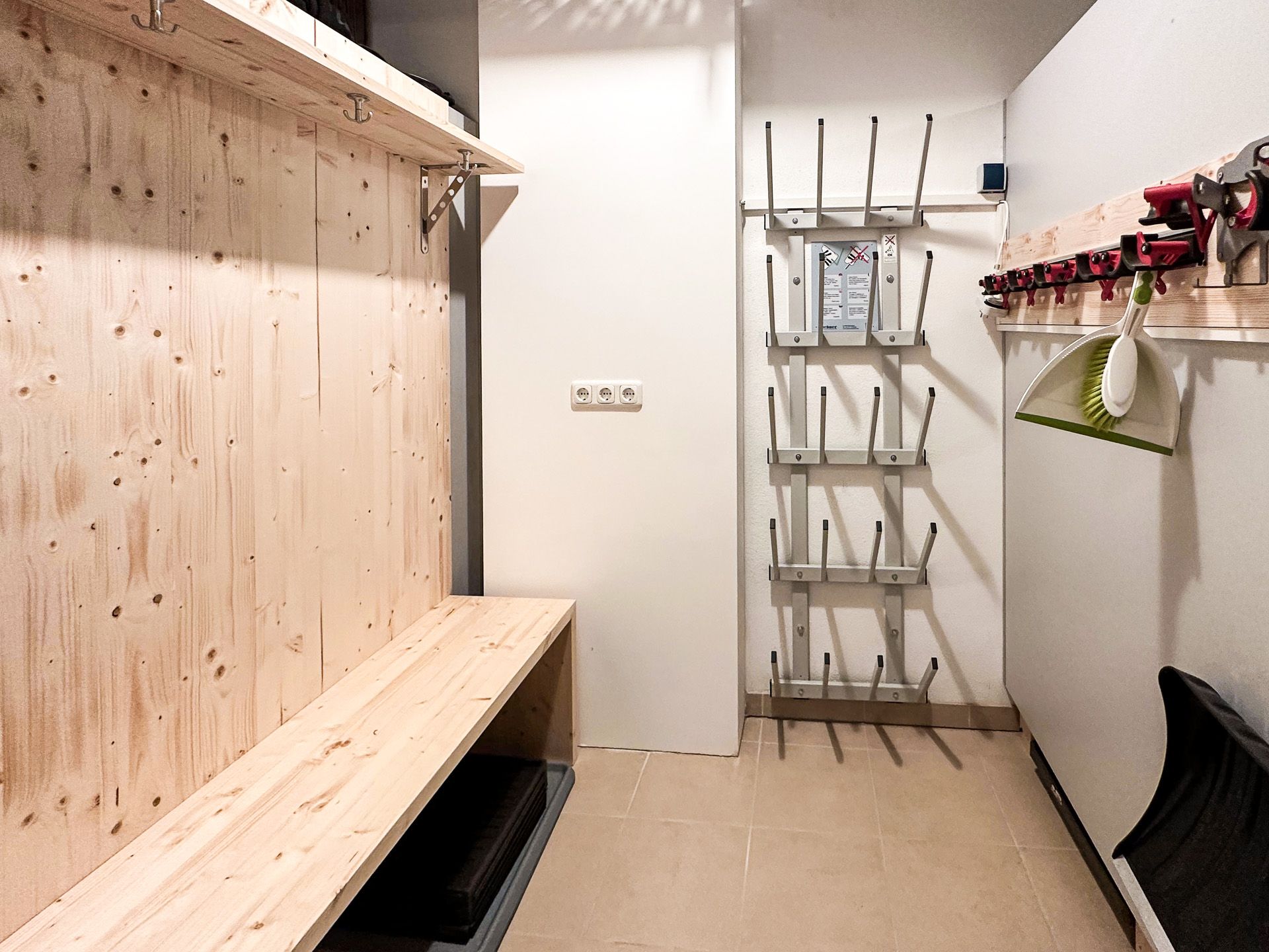 Ski and changing room © Das Garmisch