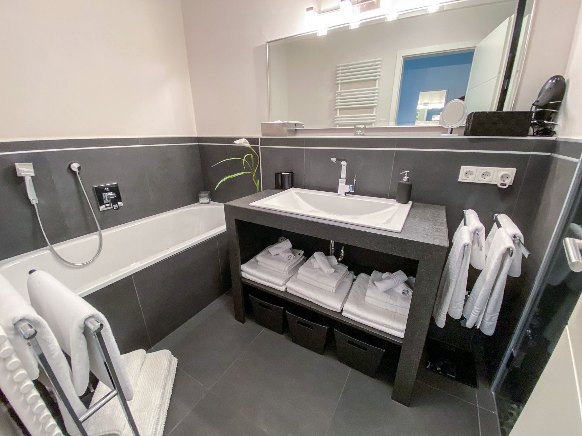 Classic bathroom © Das Garmisch